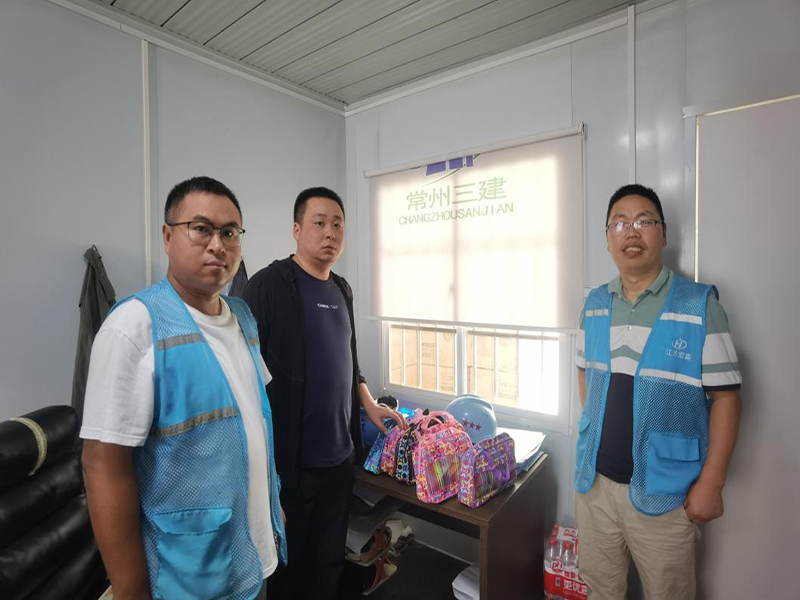 高溫慰問送清涼,真情關(guān)懷暖人心-江蘇宏嘉工程項目管理有限公司開展夏季現(xiàn)場高溫慰問活動